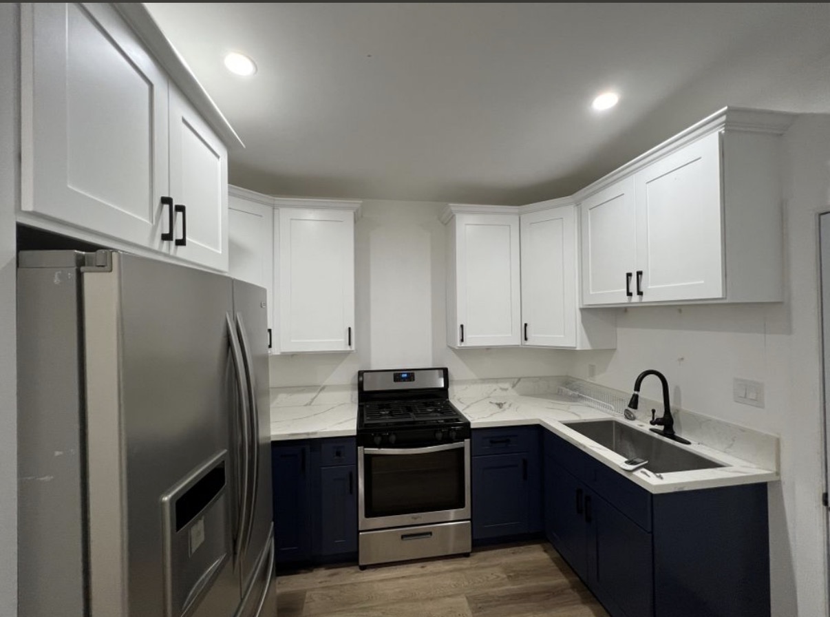 Two-tone navy & white kitchen with quartz counters
